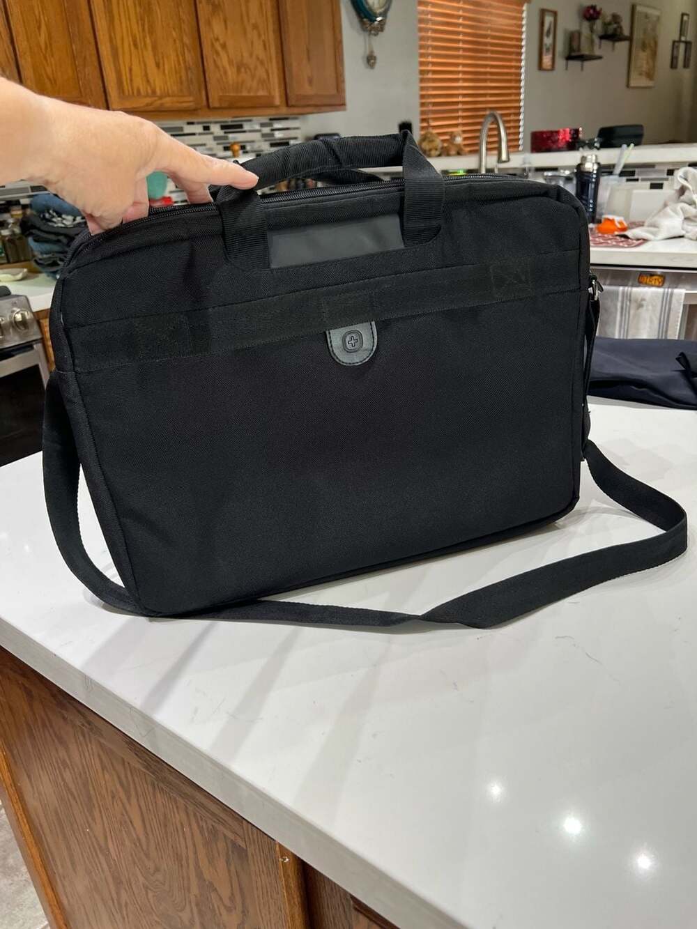 SwissGear 16 Inch Padded Laptop Briefcase Messenger Bag with Shoulder Strap - Picture 2 of 7